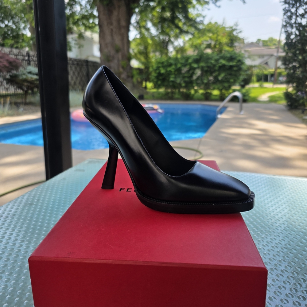 Ferragamo Anser X5 Leather Pump Women's